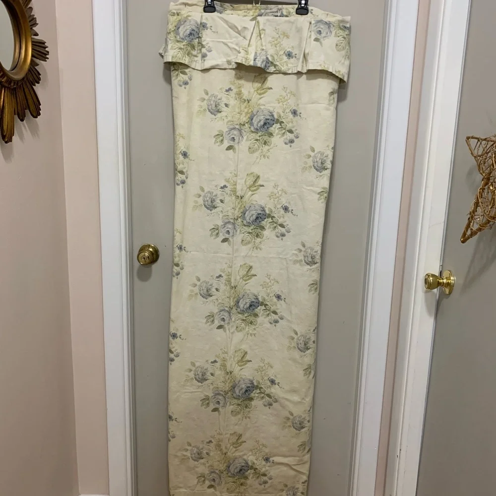 Vintage Country Cottage Cloth Shower Curtain